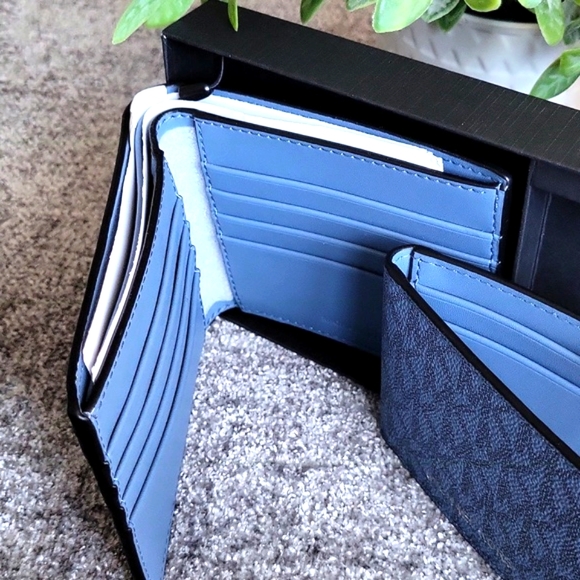 NIB-Micheal Kors Mens 3 In 1 Boxed Wallet Set Denim - Picture 5 of 10